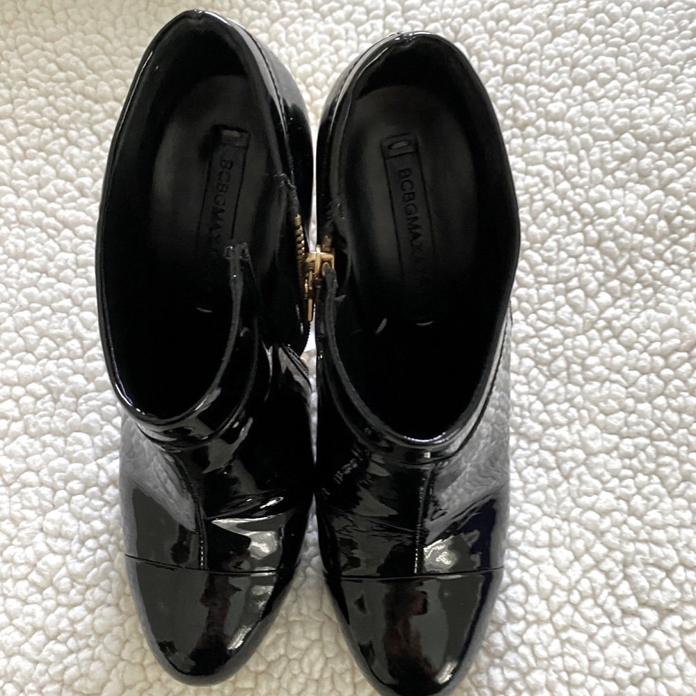 BCBG black patent 6.5